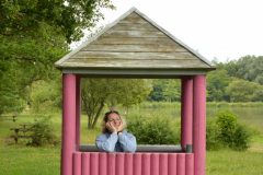 T1-E8-la-cruche-dans-la-cabane